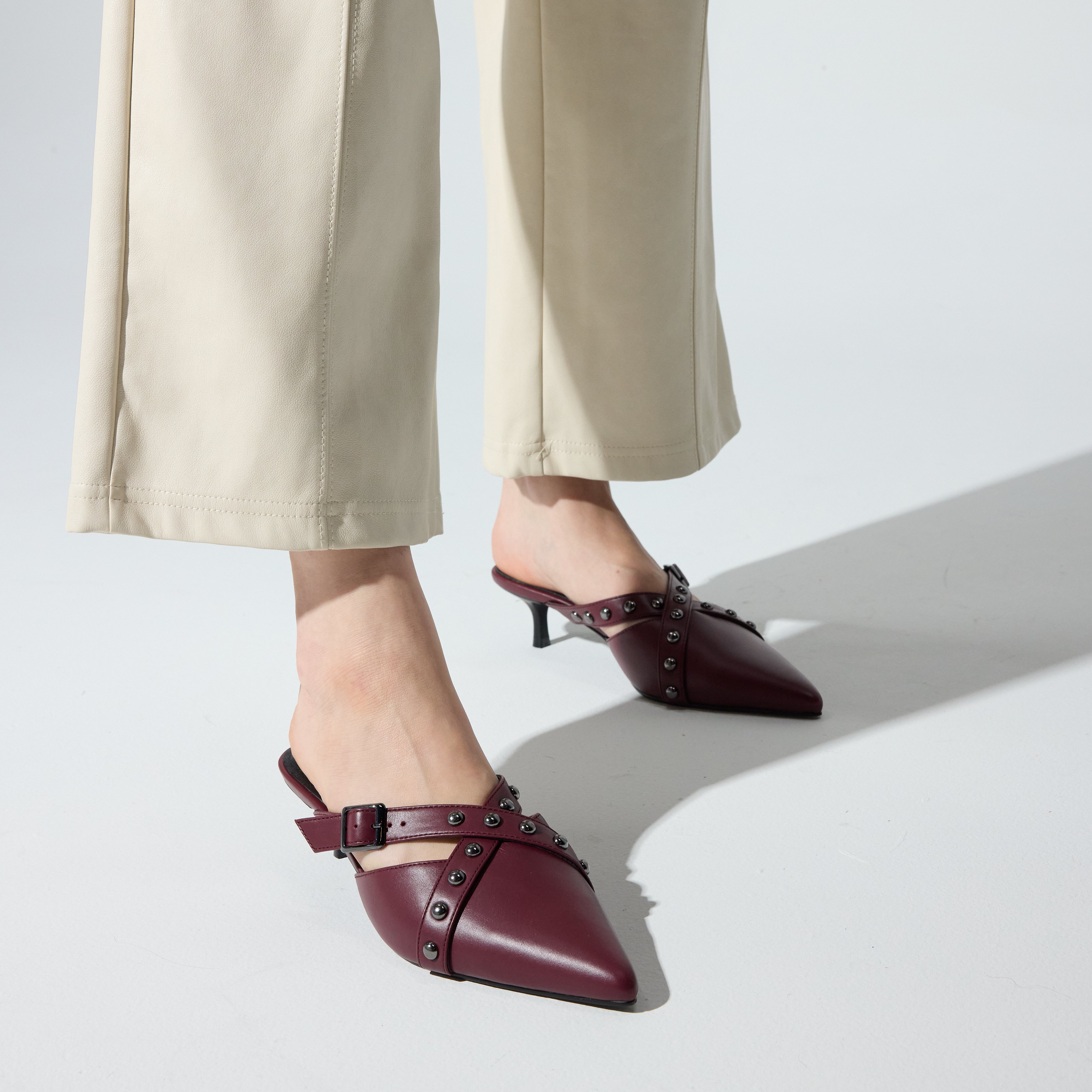 Alexis Kitten Heel in Burgundy Leather
