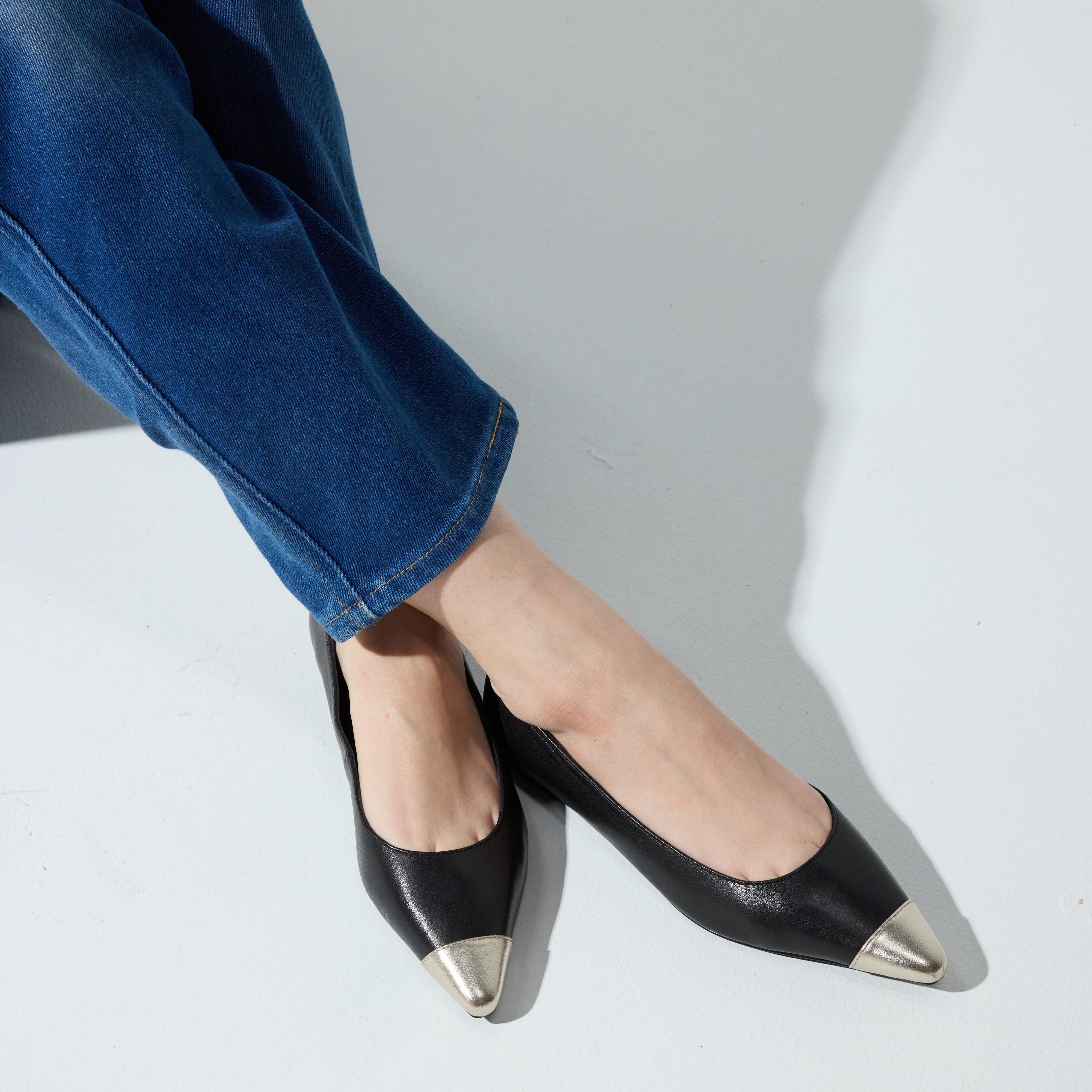 Auburn Toe Cap Flat in Black Leather