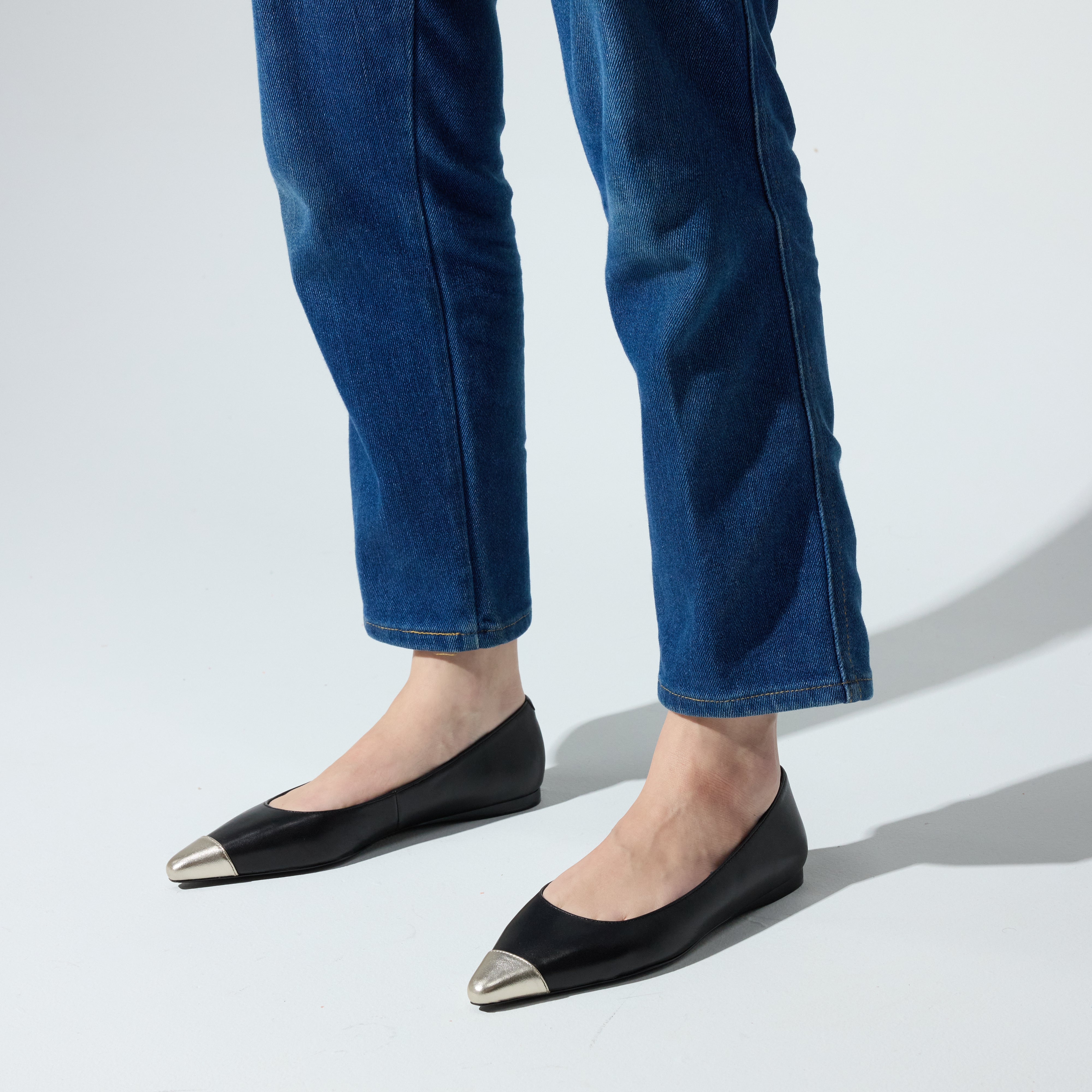 Auburn Toe Cap Flat in Black Leather