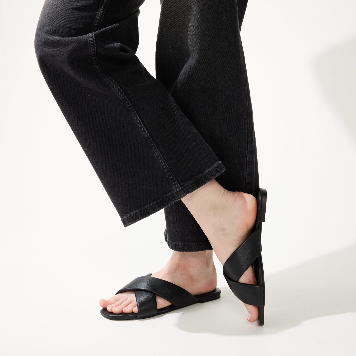 DELANCEY IN BLACK LEATHER - Yosi Samra - Women's Sandals