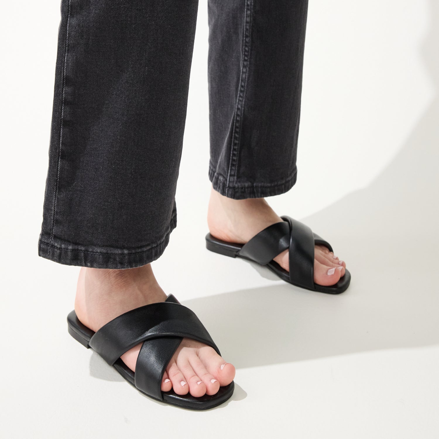 DELANCEY IN BLACK LEATHER - Yosi Samra - Women's Sandals