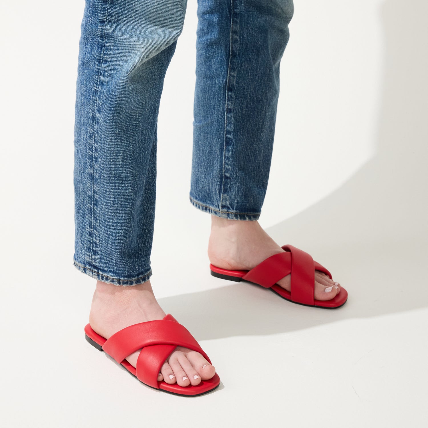 DELANCEY IN RED LEATHER - Yosi Samra -