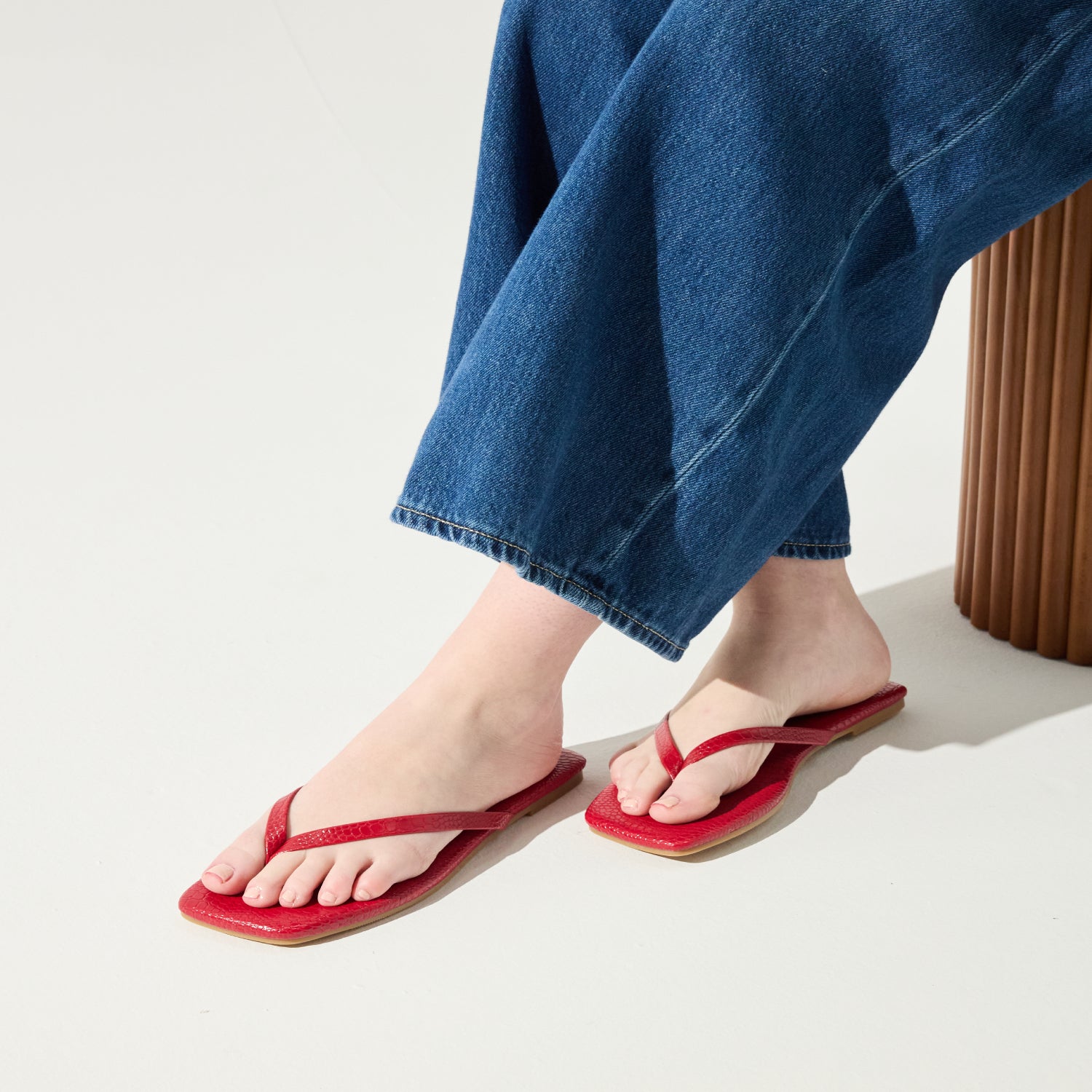 MERCER IN RED CROC - Yosi Samra -