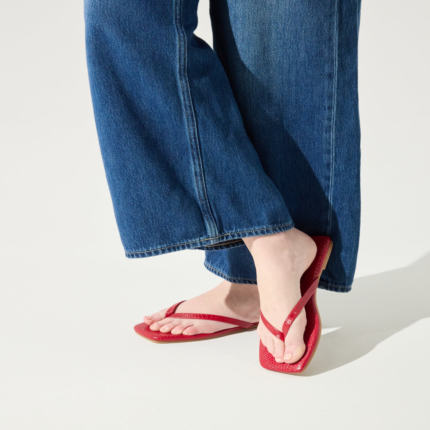 MERCER IN RED CROC - Yosi Samra -