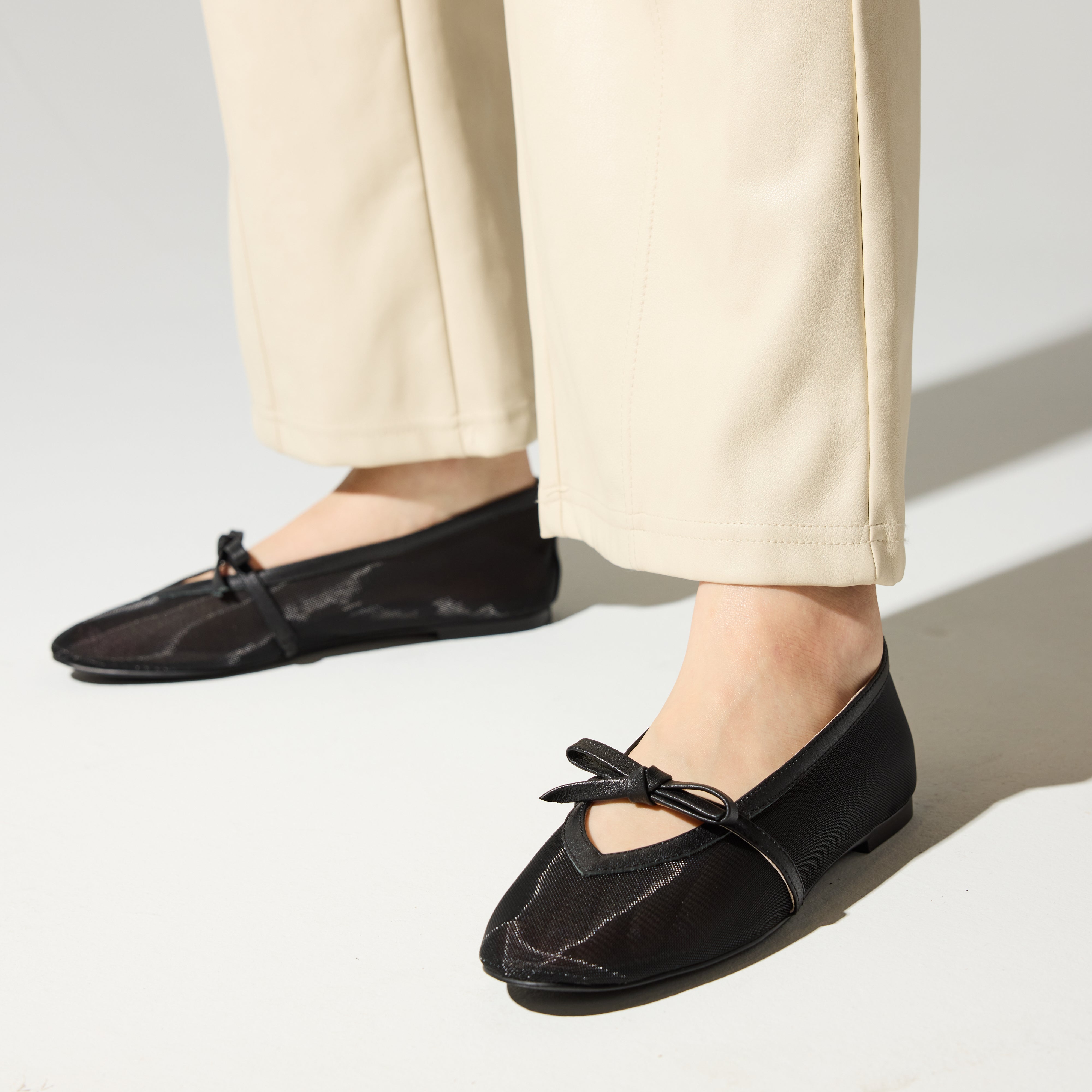 Yosi Samra Savannah Flat in Black Mesh Women's Shoe on foot