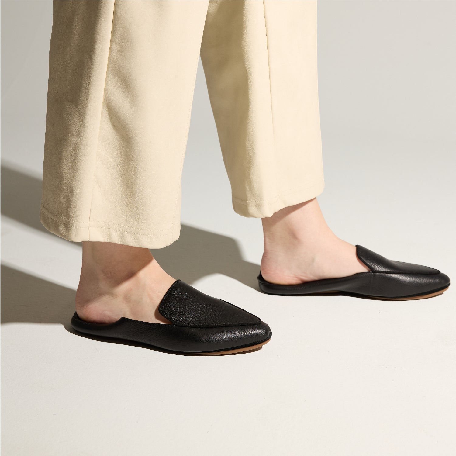 VIVINA IN BLACK LEATHER