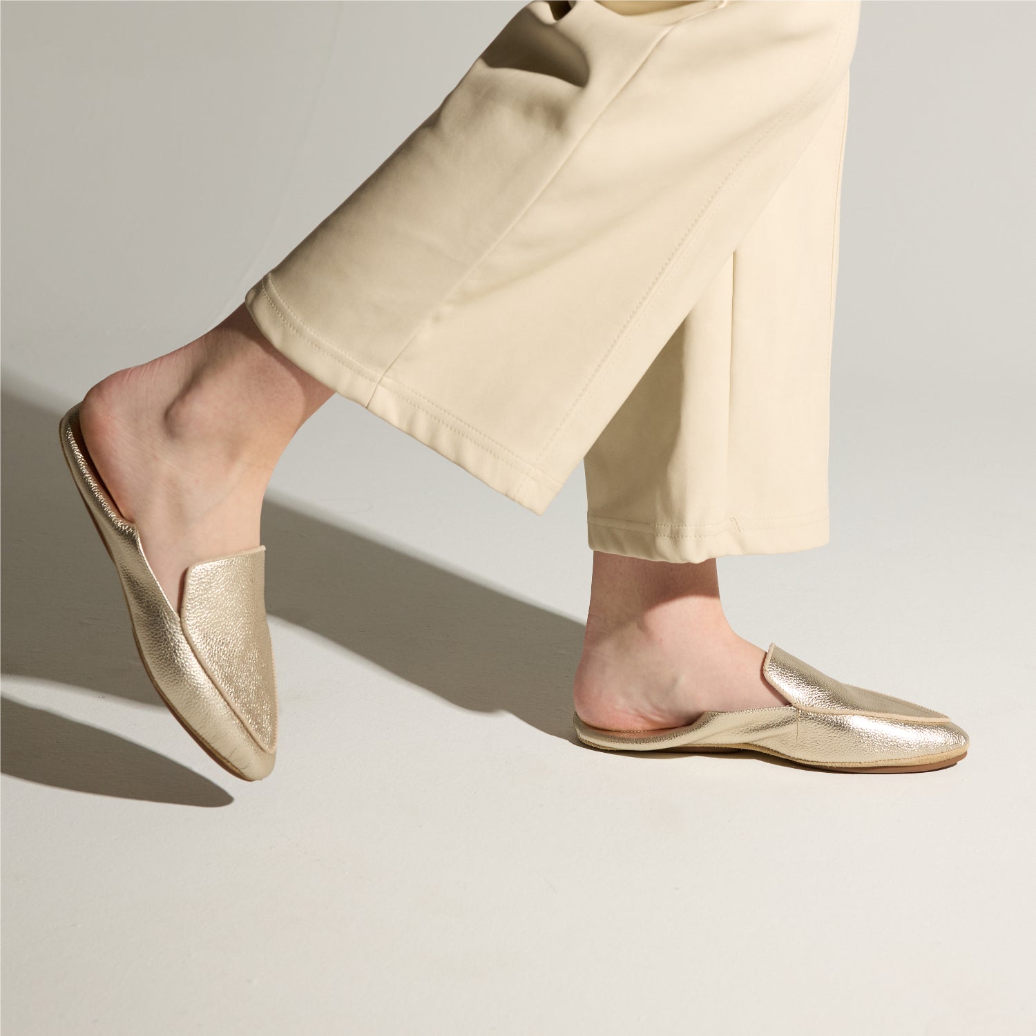 VIVINA IN GOLD METALLIC LEATHER - Yosi Samra - Women's Flats