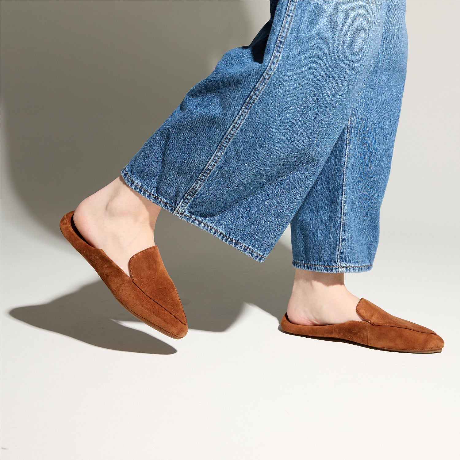 VIVINA IN WHISKEY SUEDE