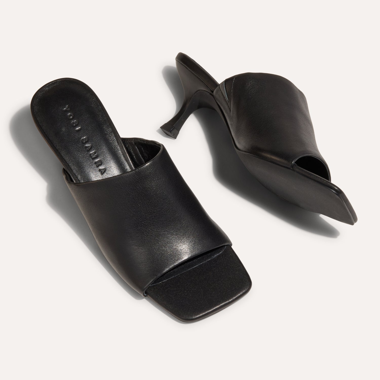 WREN IN BLACK LEATHER - Yosi Samra -