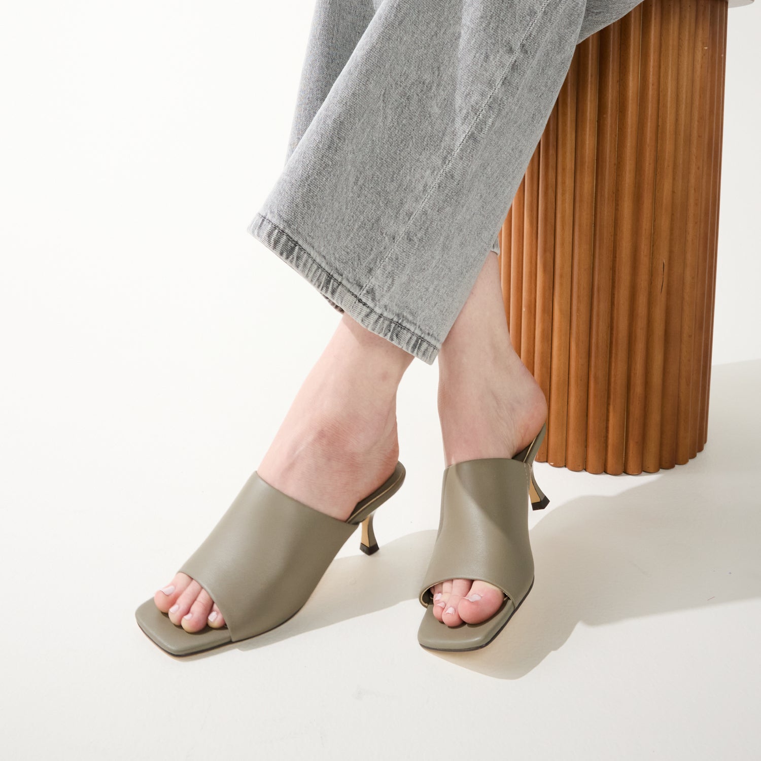WREN IN TAUPE LEATHER - Yosi Samra -