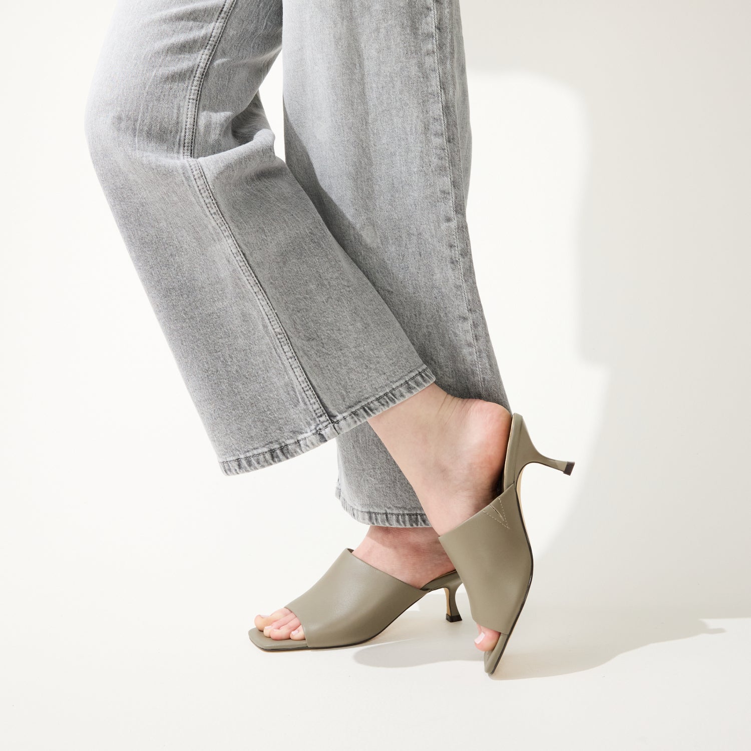WREN IN TAUPE LEATHER - Yosi Samra -