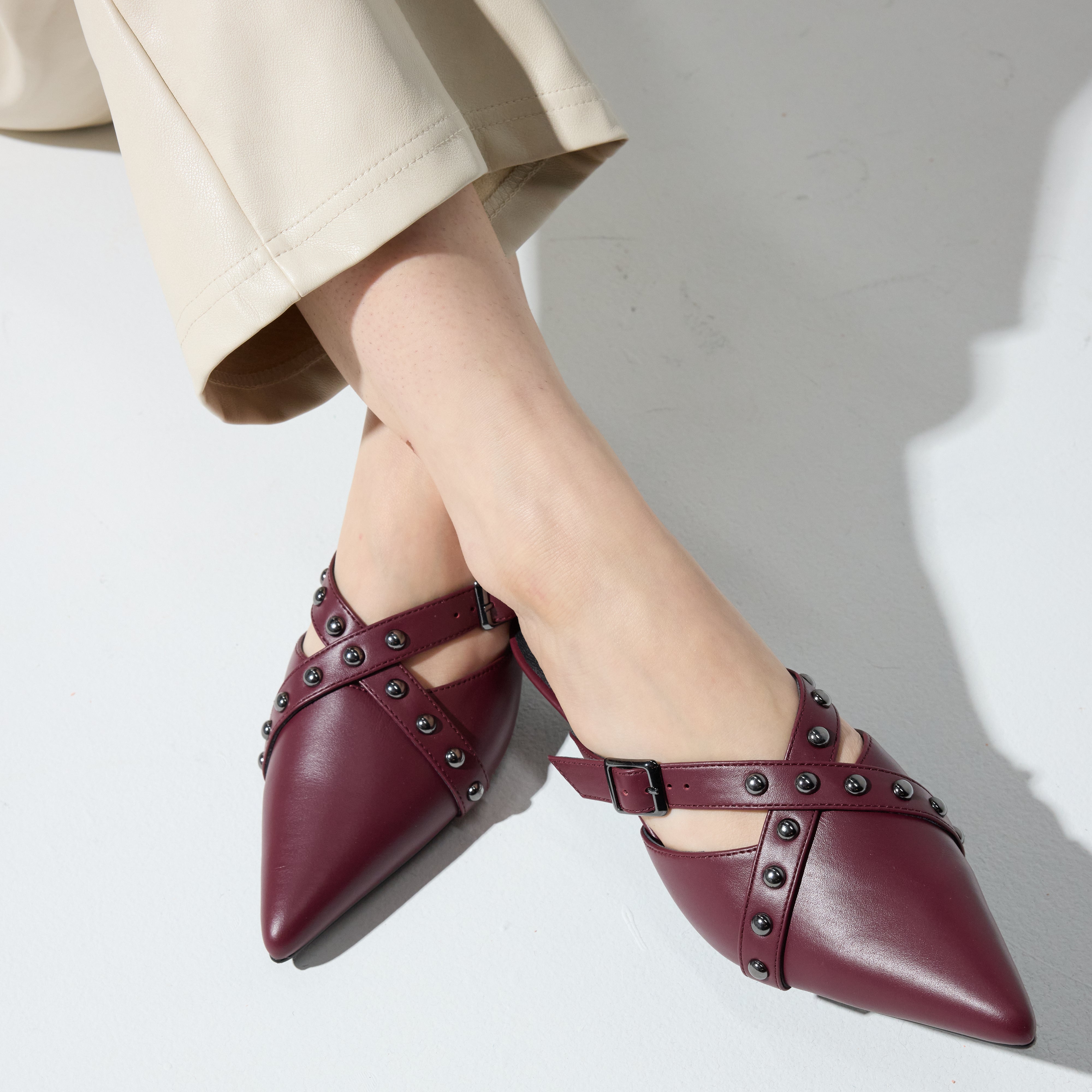 Alexis Kitten Heel in Burgundy Leather