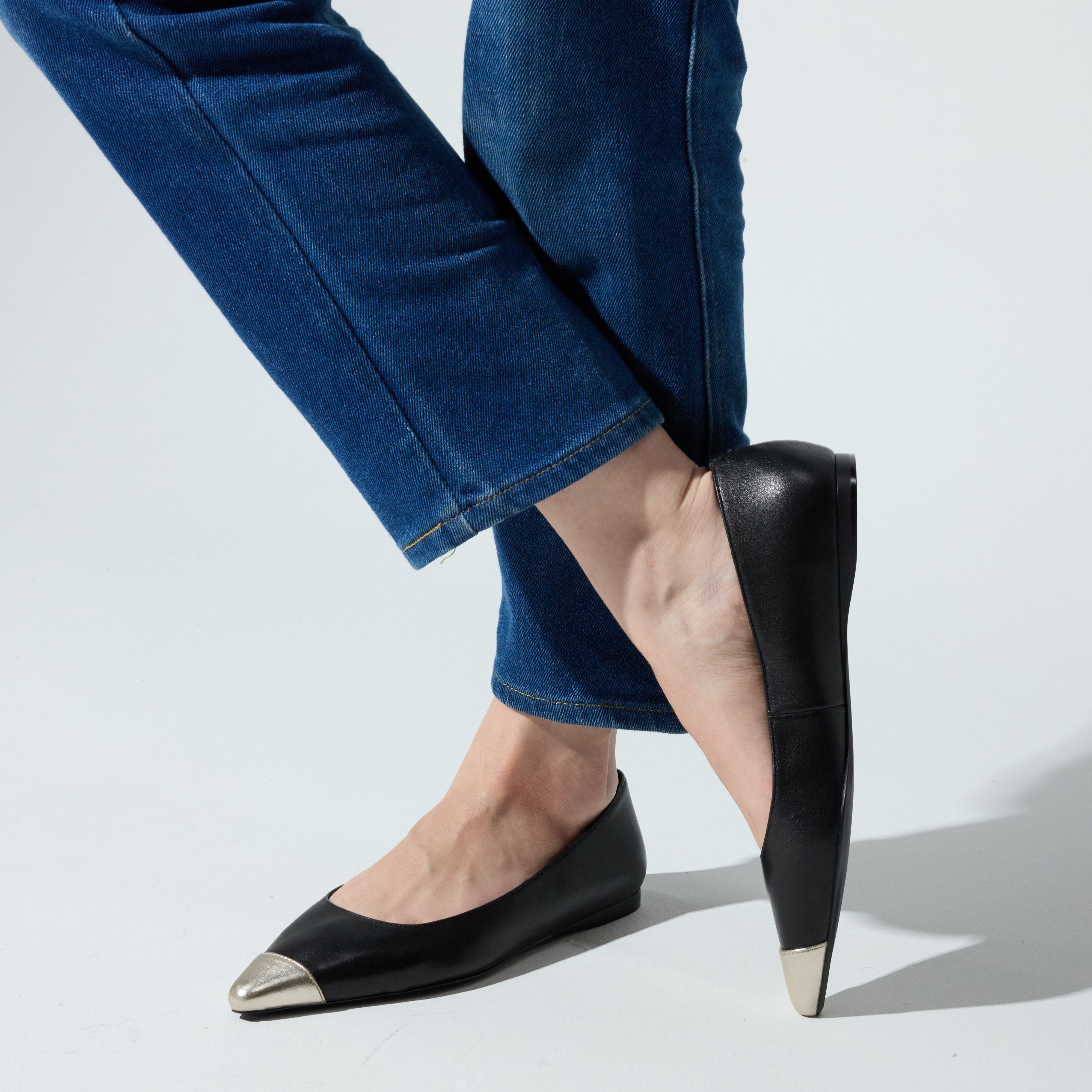 Auburn Toe Cap Flat in Black Leather