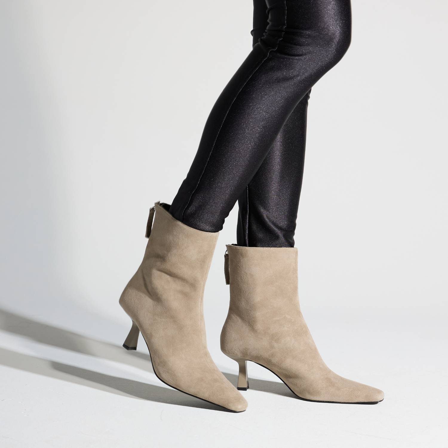 Hudson Boot in Taupe Suede