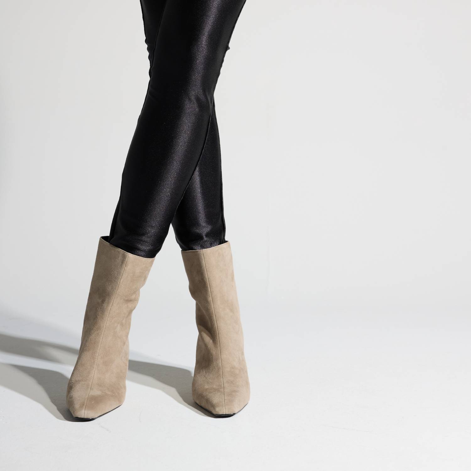 Hudson Boot in Taupe Suede