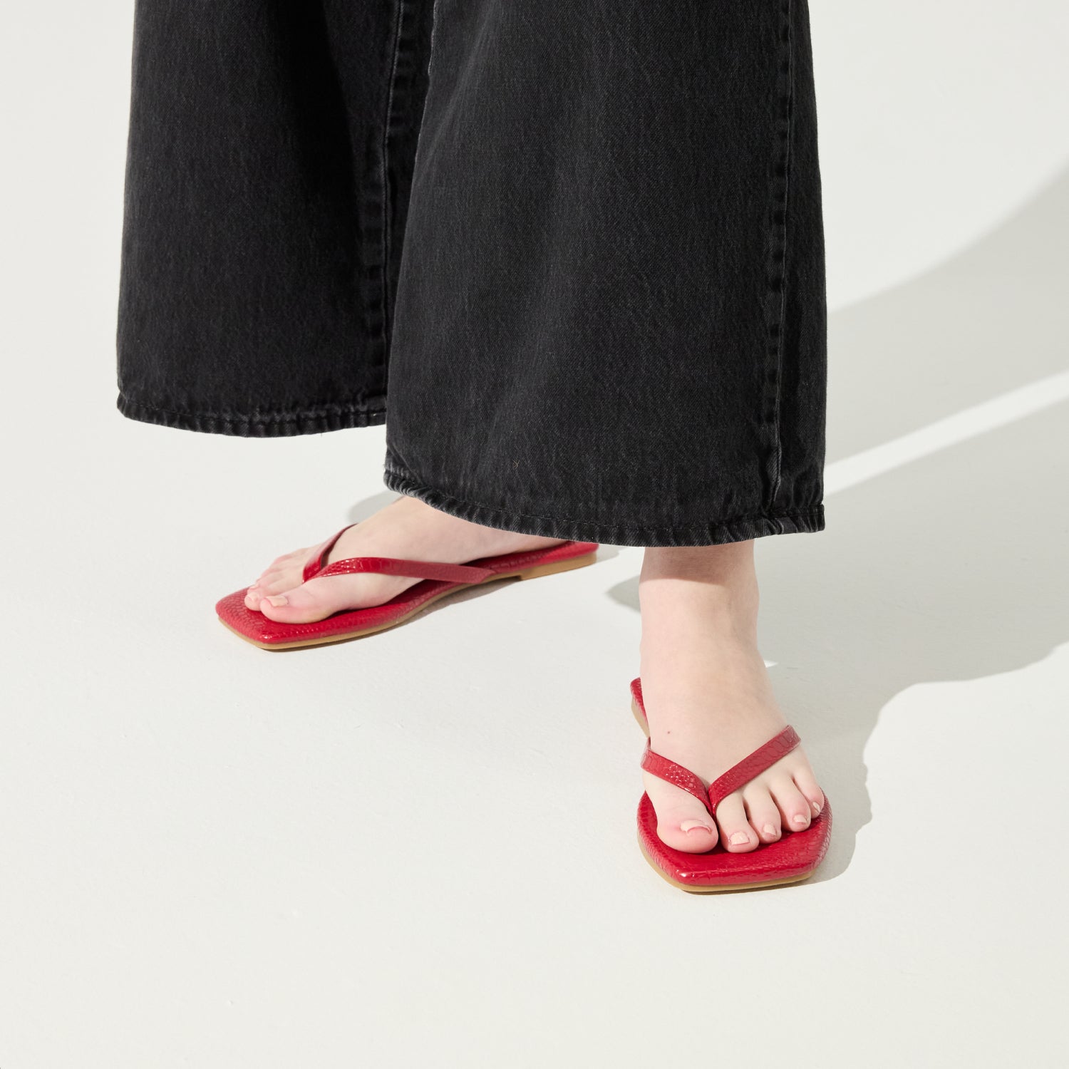 MERCER IN RED CROC - Yosi Samra  - 