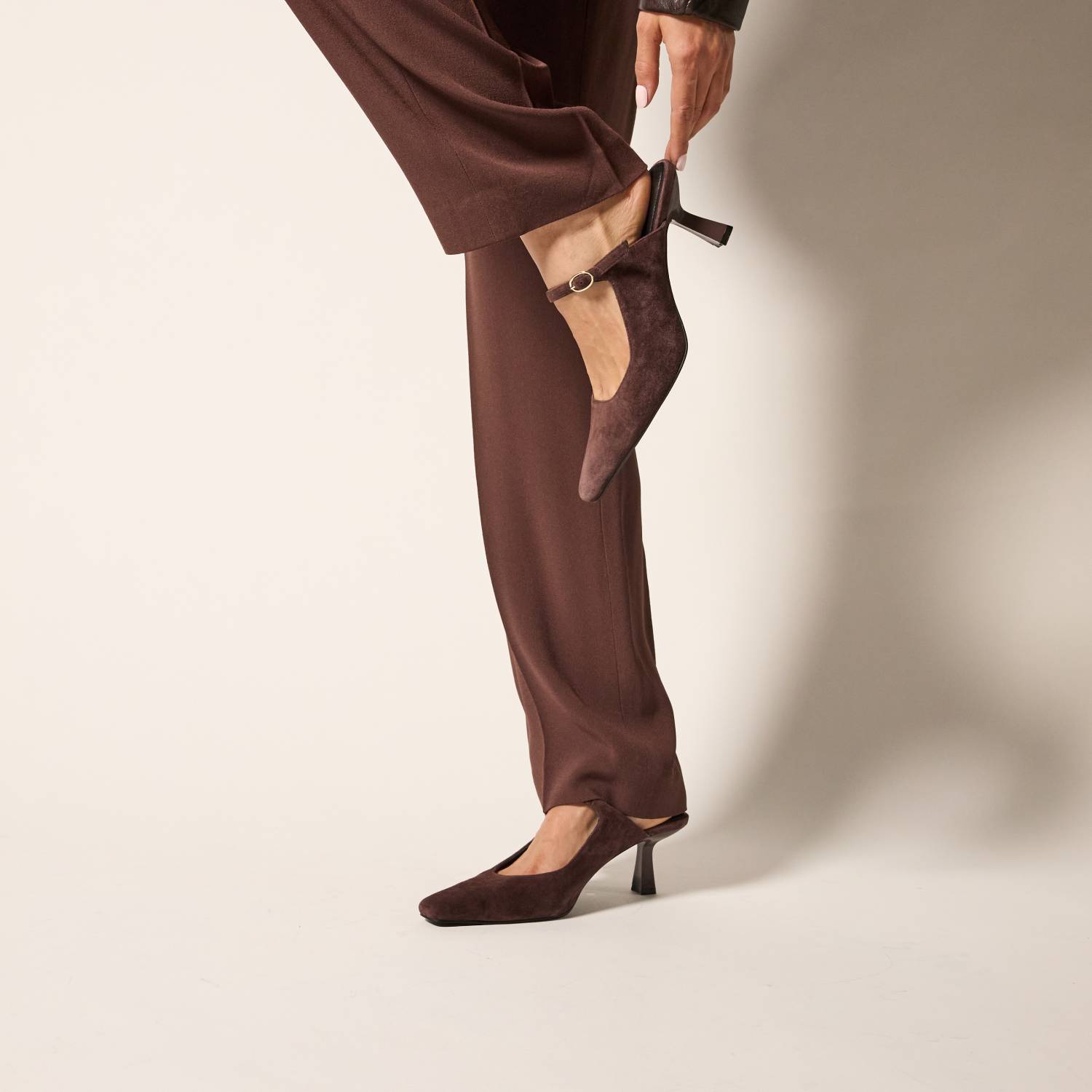 RYDER-HEEL-CHOCOLATE-SUEDE-LIFESTYLE-2.jpg