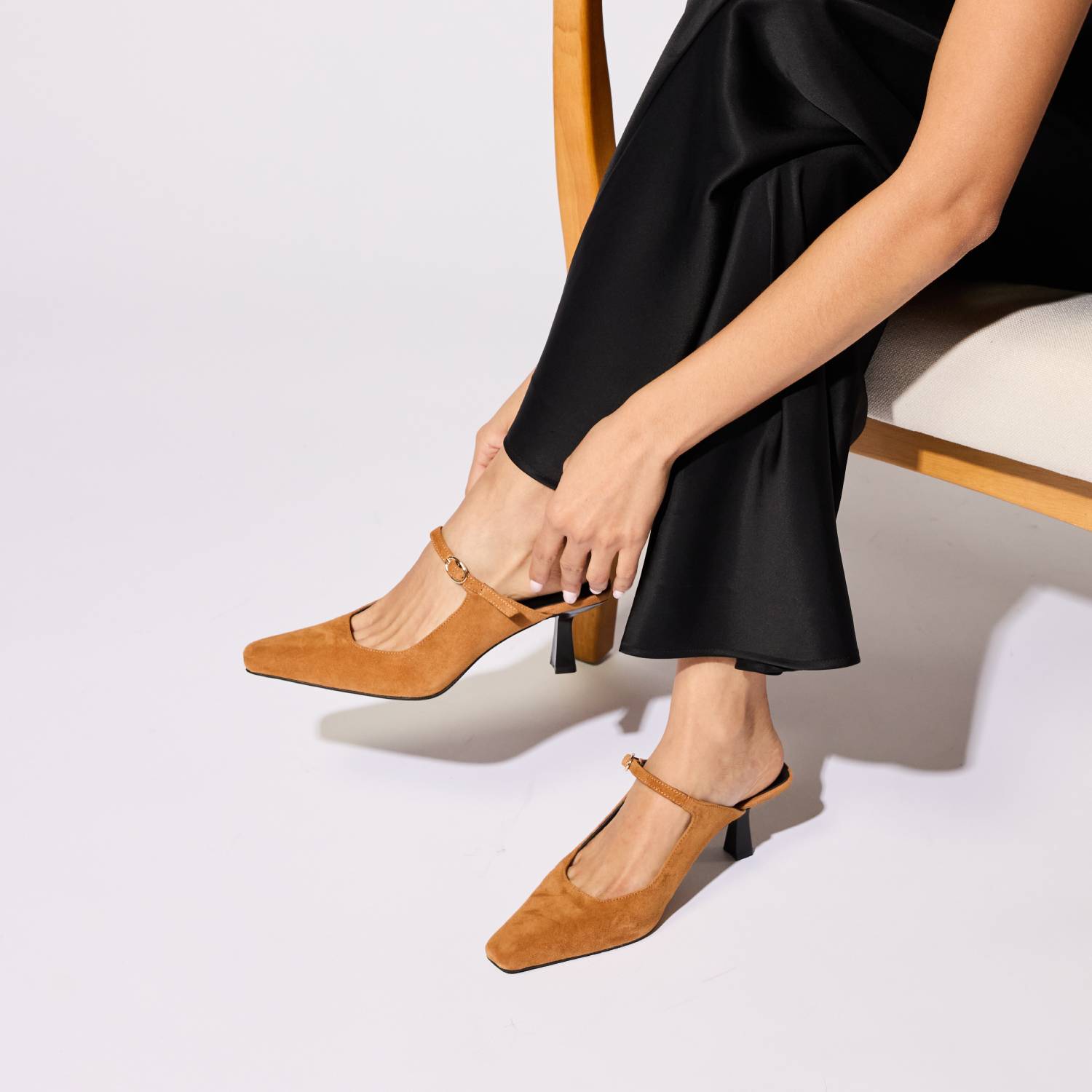 Ryder-Heel-Camel-Suede-Lifestyle-1.jpg