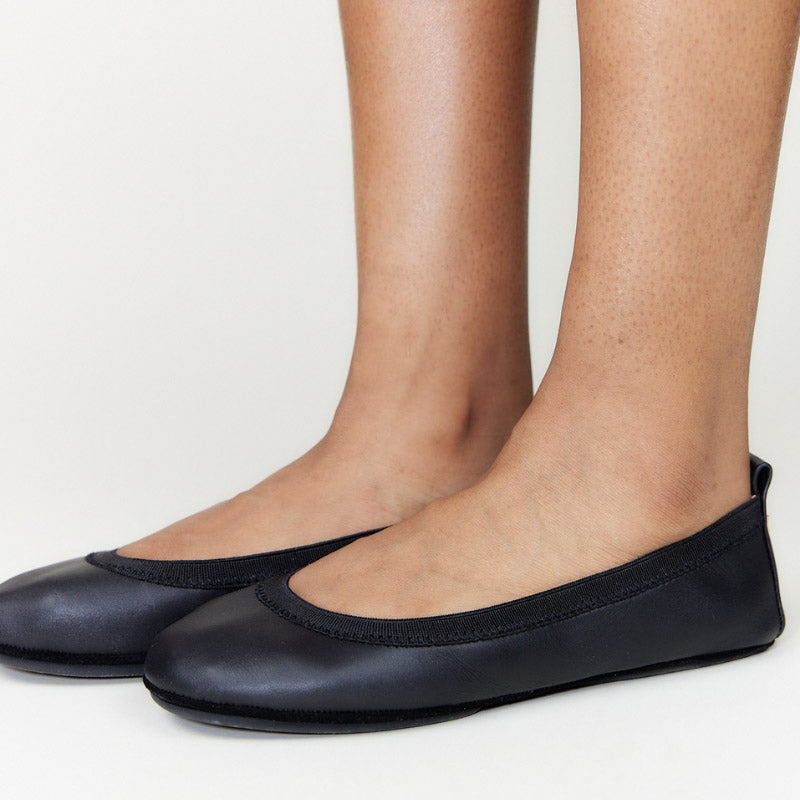 Samara Foldable Ballet Flat in Black Leather