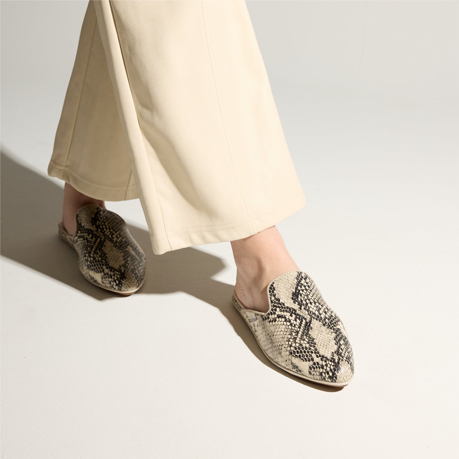 VIDI IN MONOCHROME VIPER