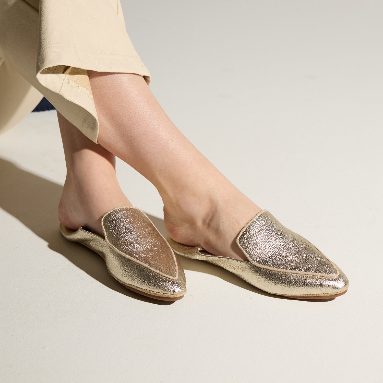 VIVINA IN GOLD METALLIC LEATHER