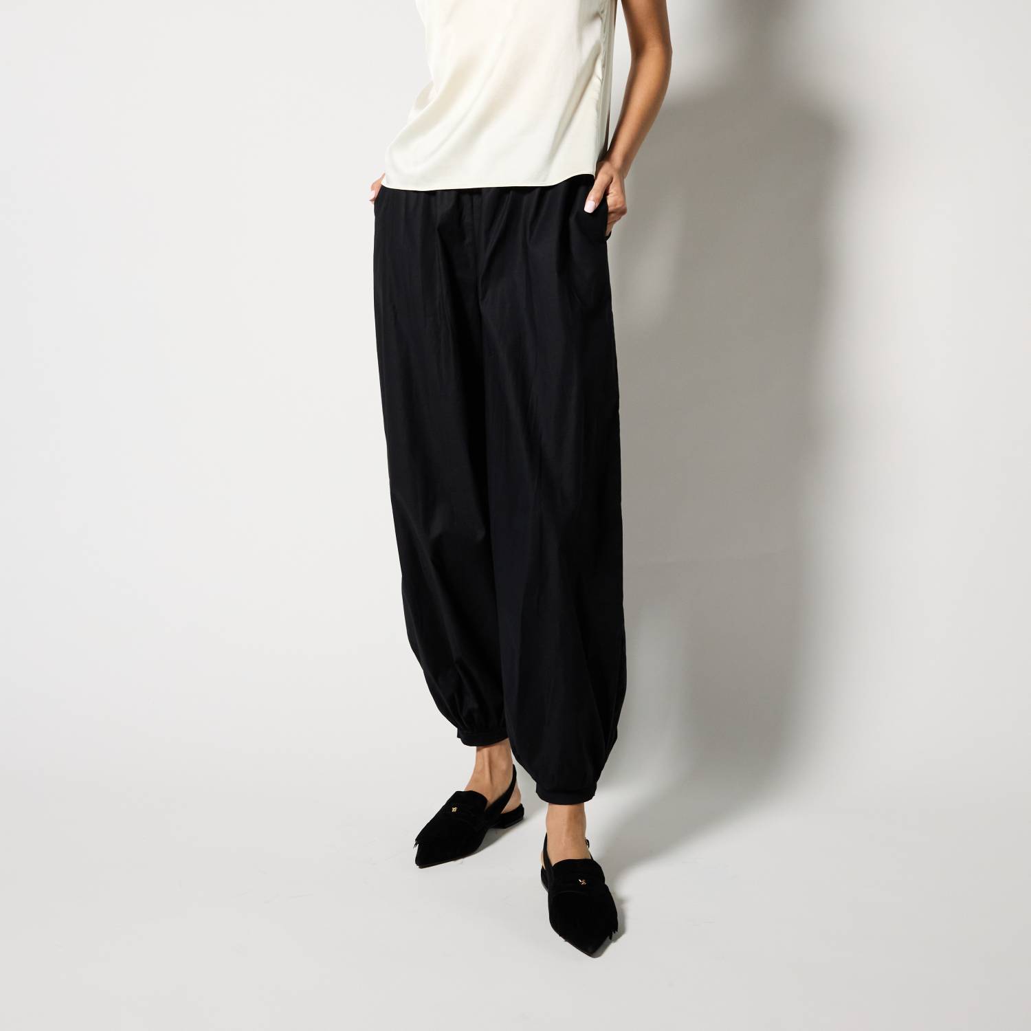 WARREN-FLAT-BLACK-SUEDE-LIFESTYLE-3.jpg