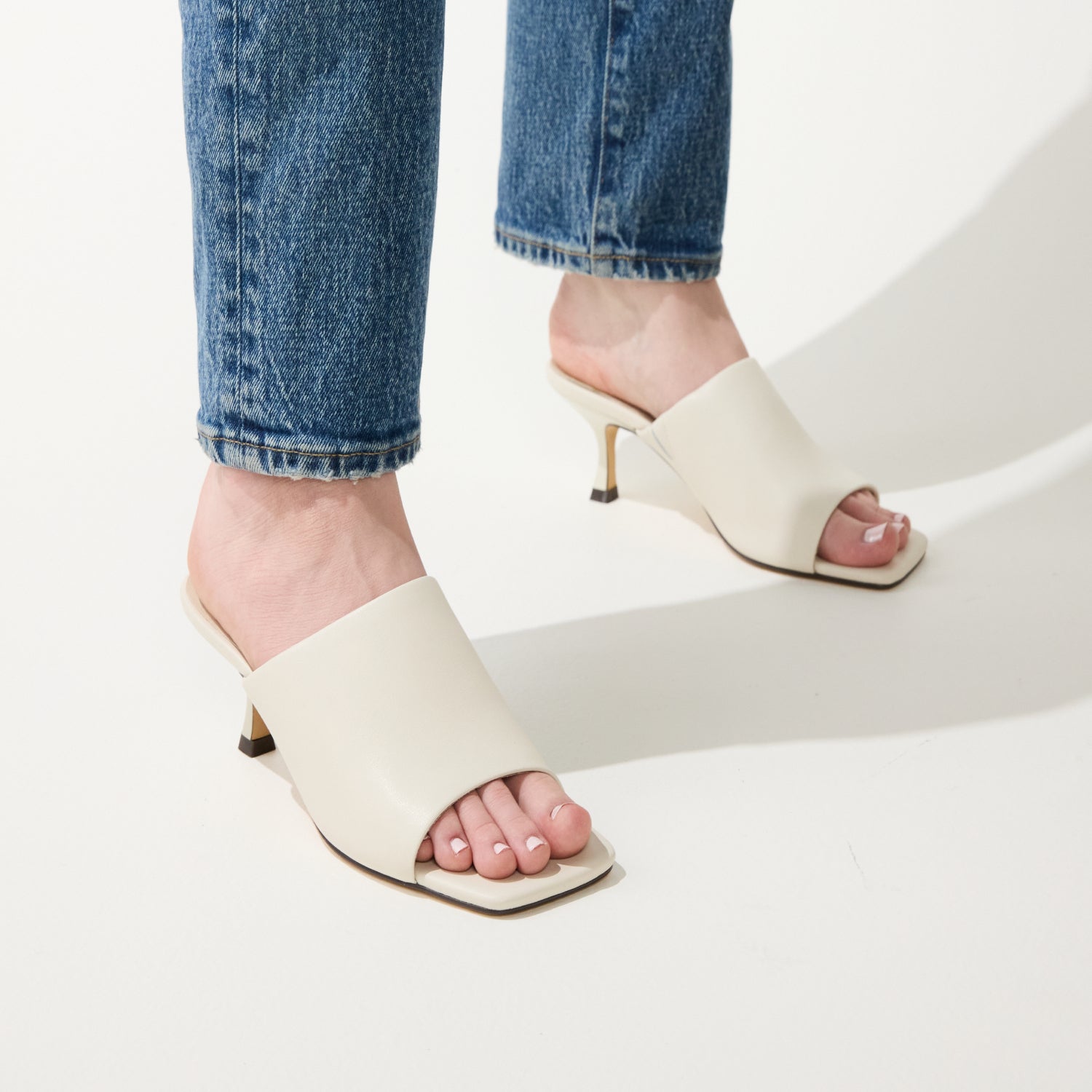 Wren in Cream Leather