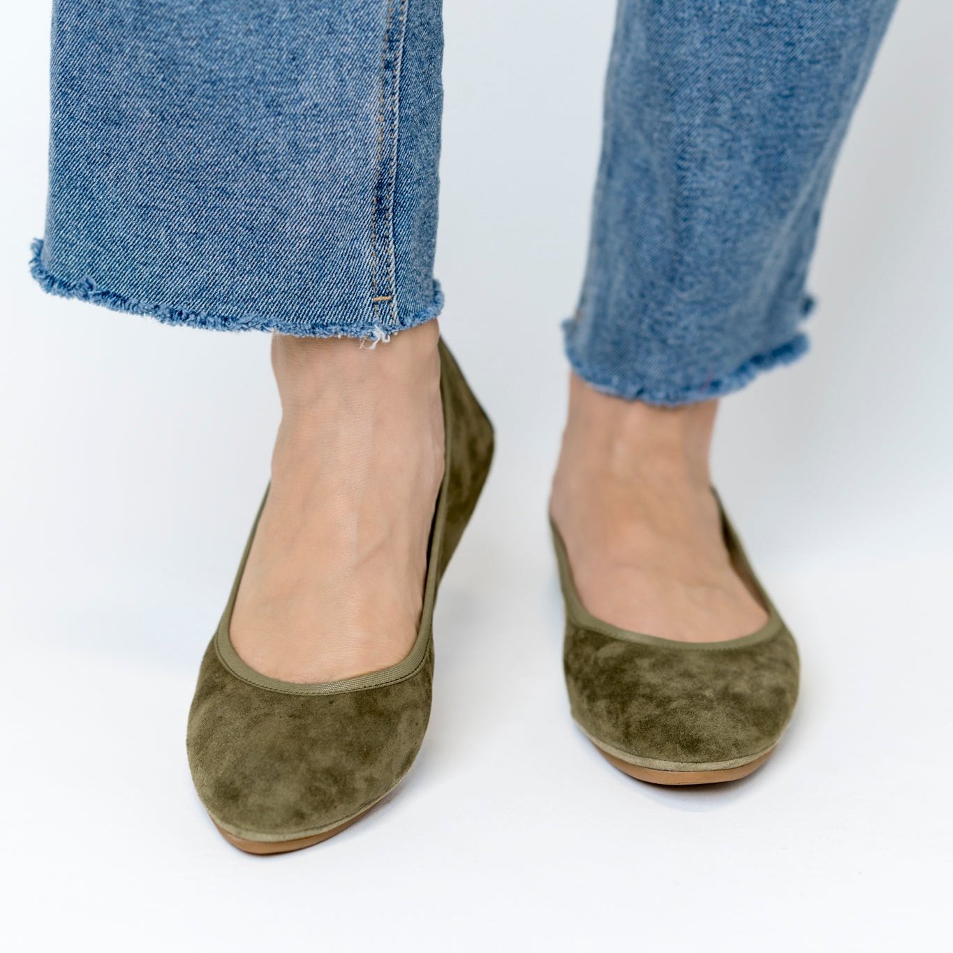 Vienna Pointed Toe Foldable Ballet Flat in Mud Suede