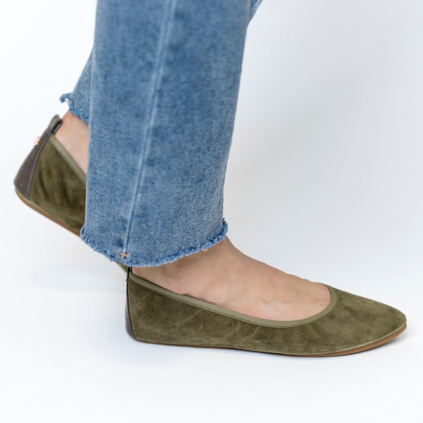 Vienna Pointed Toe Foldable Ballet Flat in Mud Suede